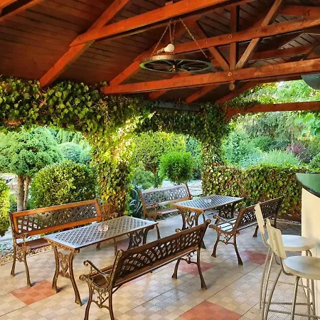 Lea Penzión pre hostí