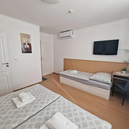 Lea Penzión pre hostí Diakovce