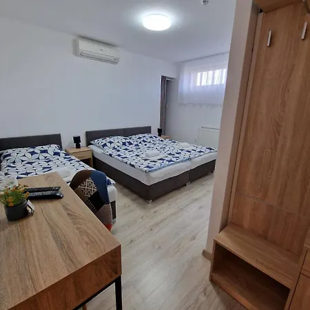 Lea Penzión pre hostí