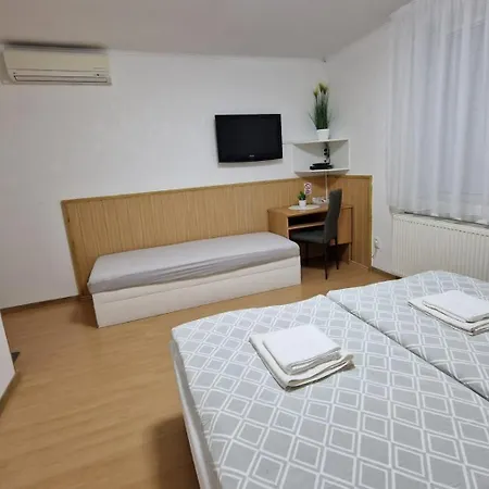 Penzión pre hostí Lea 3*